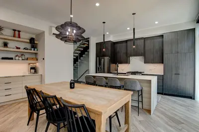 Image de The White Walrus Grand Bend 6 Br Hot Tub close to the beach!