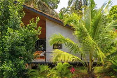 Image de Bali-Style Jungle Bungalow, salt water pool, near beaches.