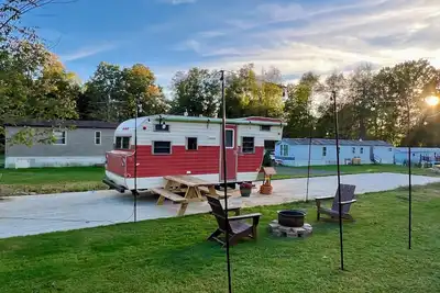 Image de Spacious, Vintage Restored Camper! Sleeps 5, Quiet Campsite, Near Fishing.