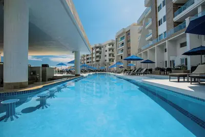 Image de Luxury Waterfront Condo at Sunset Caribe – Stunning Views & Modern Comfort