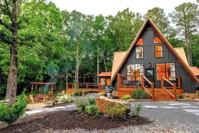 Image de Gorgeous A Frame on 18 private acres.