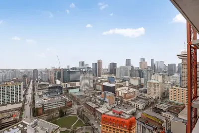 Image de Tranquil Urban Escape, Cozy Feels in the City