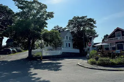 Image de Rocky Necky Cottage: walking distance to art galleries, restaurants and beaches.