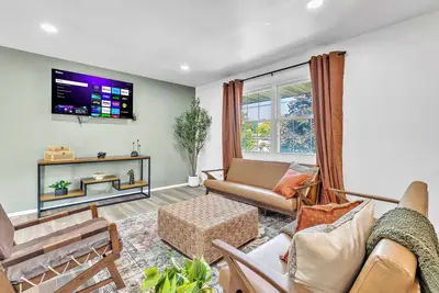 Image de Modern Spacious  4br Home Near Chicago • Sleeps 10 • Family & Pets Friendly