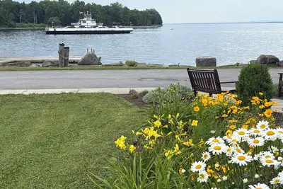 Image de Lady on the Lake - Modern Cottages with Private Dock, Lake & Mountain Views in Essex, New York
