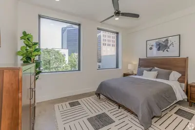 Chic Downtown Tulsa / Beacon 2br Stay