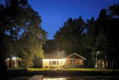 Image de Peace Cottage on the Water-Rustic Charm & Lakefront Living! !