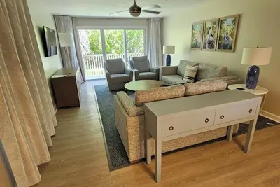 Image de Lighthouse Resort - all New 2 bedroom and den with a bay view