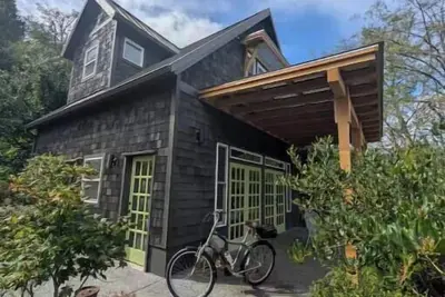 Image de Welcoming 1-bedroom cottage in Port Angeles with easy beach access