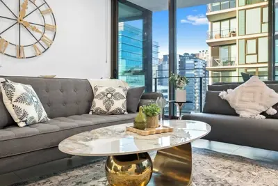 Image de Spacious Central 2br - Free Parking & Balcony & Pool