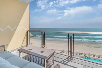 Image de One 1601 Hotel Room – New Seaside Gem Delivering Style, Comfort, and Panoramic Views
