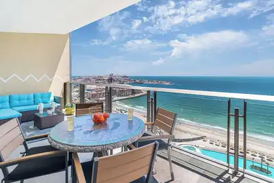 Image de One 1604 – Refined Beach Escape Featuring Striking Beachfront Views