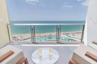 Image de One 1101 Hotel Room – New Seaside Gem Delivering Style, Comfort, and Panoramic Views