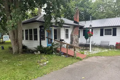 Image de Hygge House: Serene 3-bedroom cottage with Ac in charming Lakeside