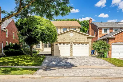 Image de Furnished - This Luxury 2-story Detached 4 Bedroom