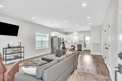 Image de Green Light Haven, Comfort in Columbus, 2br, Grill