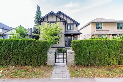 Image de Spacious Vancouver 4br 4. 5ba •Pool & Casino Setup