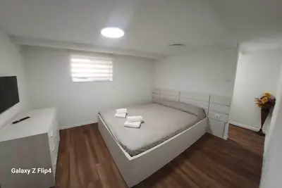 Image de Имаме Епископската базилика и Статуята на Спартак 25км и 37км Мелнишки Пирамиди,