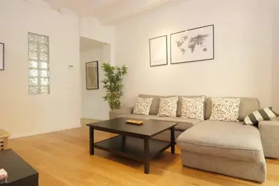 Born 4-Bedroom 2-Bathroom apartment