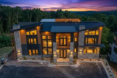 Image de 12br Luxe Cabin | Indoor Pool | Golf Sim | 35