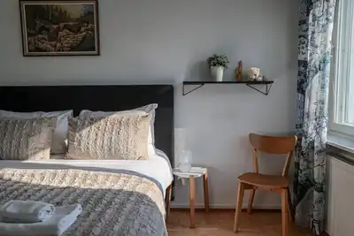 Image de Old Square City Apartment by BookLapland