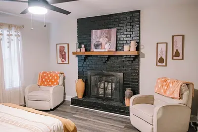 Image de Ranch-Style Retreat | 3br/2ba | Central Location