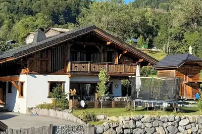Image de Superbe chalet avec piscine & grand jardin