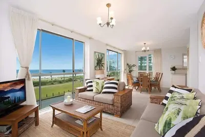 Image de King Tide -Broadbeach 3br w/Ocean Views & Balcony