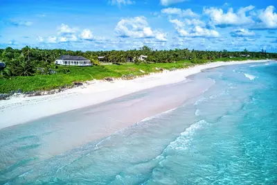 Image de Coconut Beach Bliss – Sleeps 8, Steps from the Sand, Pure Relaxation Awaits!