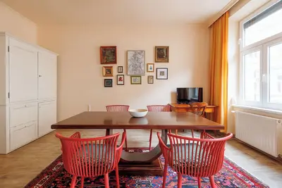 Image de Altwienerhof, a cozy and artistic family apartment in Vienna. Near subway