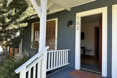 Image de Oak Millhouse - Beautifully restored home in Downtown Old Bend