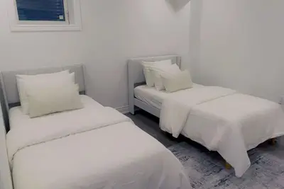 Image de Fully private basement