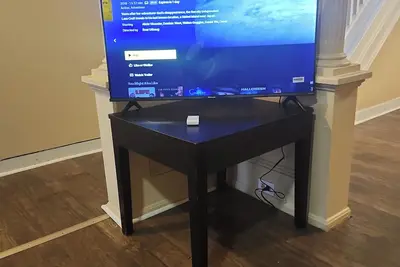 3-bedroom townhome in superb Baltimore with Ac