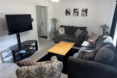 Image de 3-bedroom house in quiet neighborhood close to downtown and Msu.