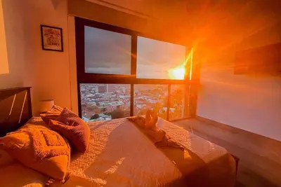 Image de Stunning Sunset View Apartment with Free Parking