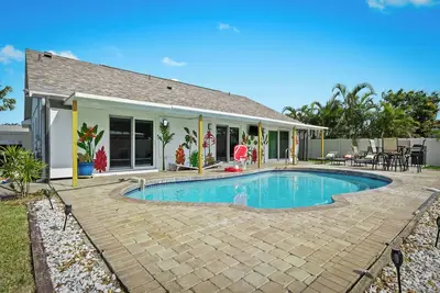 Image de ⭐️ Welcome Spring! Close to Beaches + Img Academy, Heated Pool, MiniGolf, Arcade