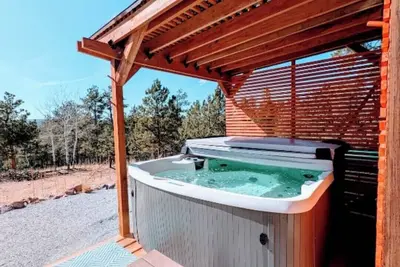 Image de -Cozy/Quiet/Hot Tub-