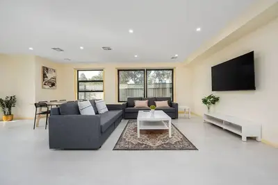 Image de Superb Family Home, 6 Mins to Melbourne Airport, 18km from Melbourne Cbd