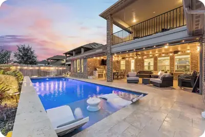 Image de Theater Waterfront Heated Pool Smart Home