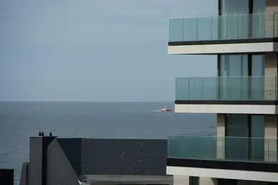 Image de The Waves Sky Summary