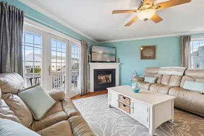Image de Rooftop Tide | Ocean Views | Gas Fireplace