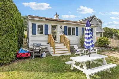 Image de Fairview Cottage | Steps from Beach & Golf Course