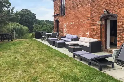 Image de 4 chambres à coucher à Warmingham, Sandbach