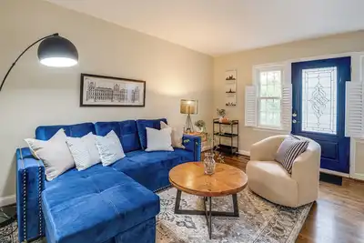 Image de 1 Mi to Old Town Alexandria: Townhome w/ Patio