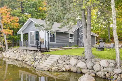 Image de Water's Edge Retreat on Butternut Lake!