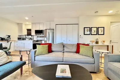 Image de Unique Container Home • 20 Acres • Modern Stay