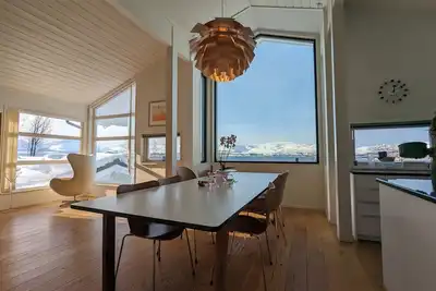 Image de large exclusive Villa with panoramic view and jacuzzi.