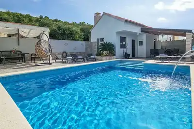 Image de Maison de vacances privée avec piscine privée, Wifi, climatisation, Tv, terrasse, animaux admis