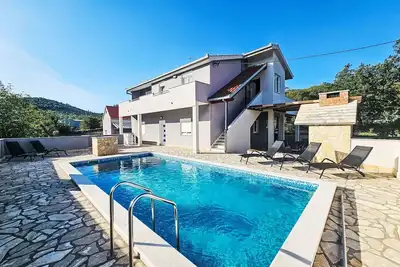 Image de Maison de vacances privée avec Wifi, piscine privée, climatisation, Tv, terrasse, vue panoramique