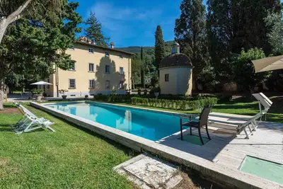 Image de Merveilleuse maison de vacances avec Wifi, bain à remous, climatisation, piscine privée et Tv